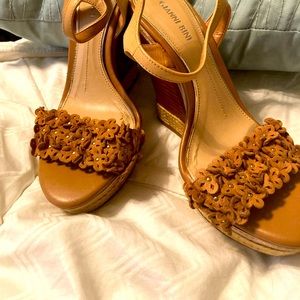 Gianni Bini 6 in wedge size 7.5